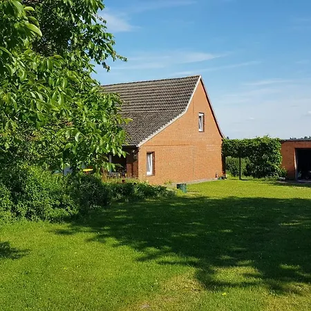 Holiday home Siedlerhaus Schoenste Aussicht, Naturgarten & Sauna